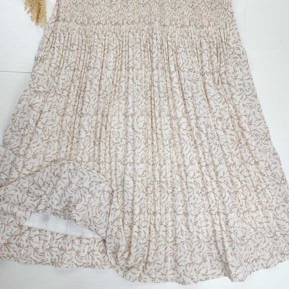 Wishlist Aparrel Cream Light Pleated Dress Sz L - Picture 11 of 15